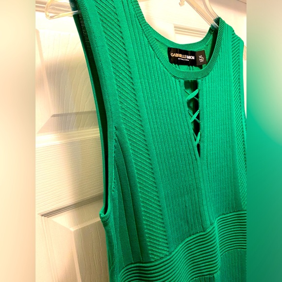 NEW YORK & COMPANY WITH GABRIELLE UNION GREEN KNIT BODYCON MIDI DRESS - SIZE XL - Picture 4 of 15